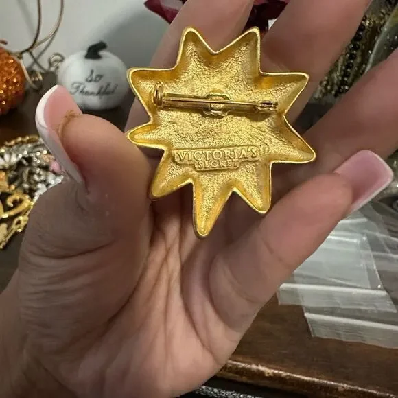 Star VICTORIA'S SECRET Vintage Gold Brooch Pin - Picture 2 of 2